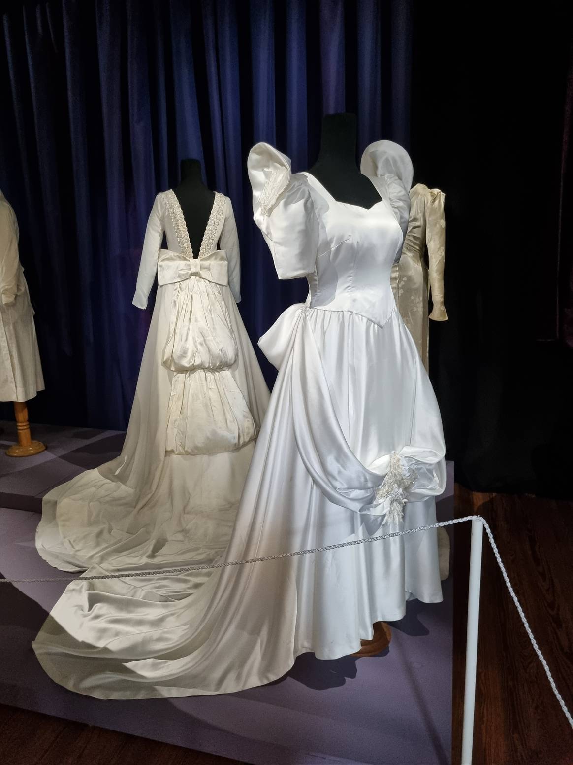 Foto - FashionUnited: Vestidos de novia diseñados por Paco Jaumandreu, en el Museo de la Historia del Traje