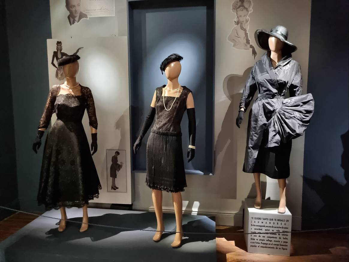 Foto - FashionUnited: Vestidos que pertenecieron a Eva Perón
