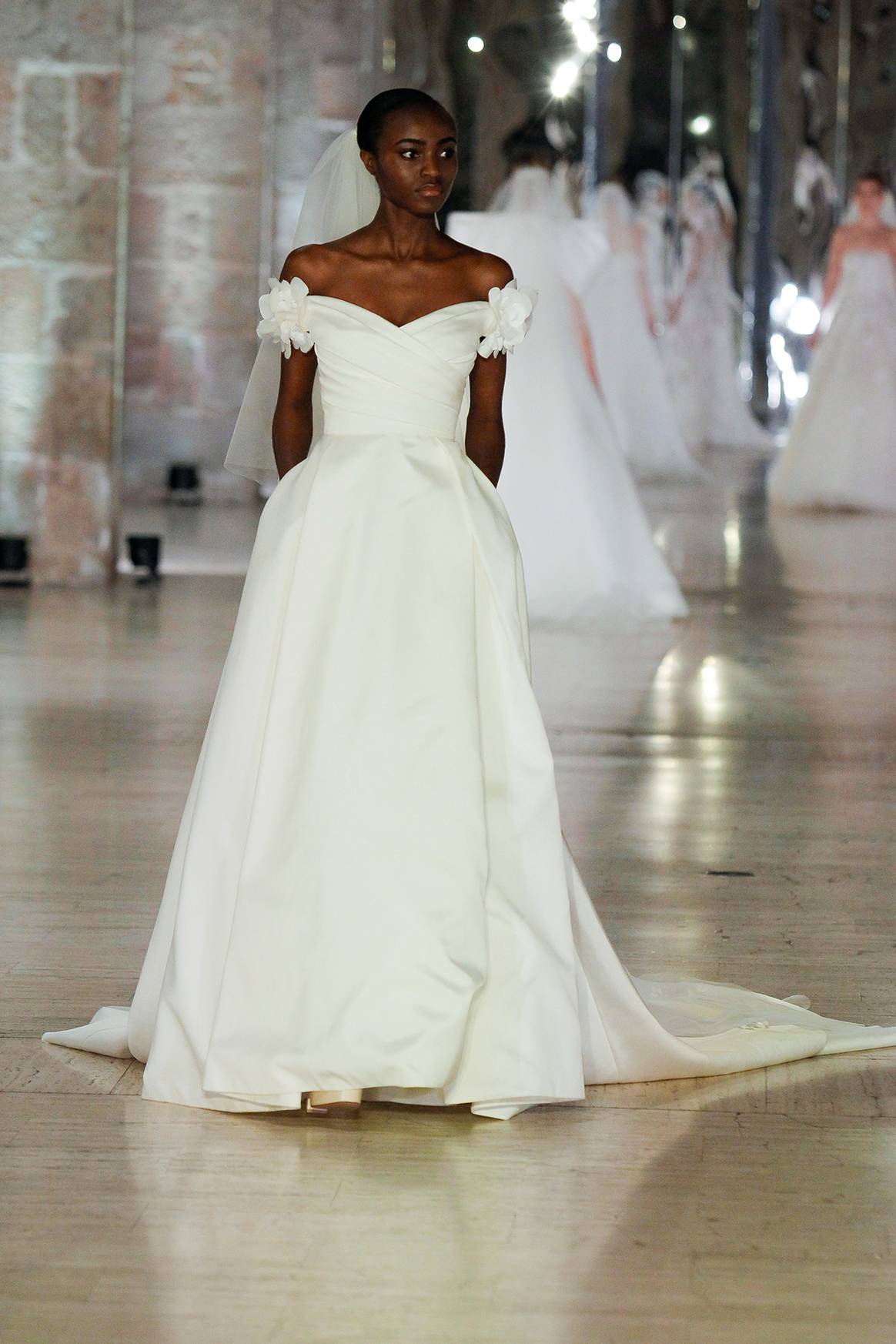 Photo Credits: Desfile de la colección de moda nupcial de Elie Saab “A Sense of Wonder” durante la “Bridal Night” de la Barcelona Bridal Fashion Week. Fotografía de cortesía.
