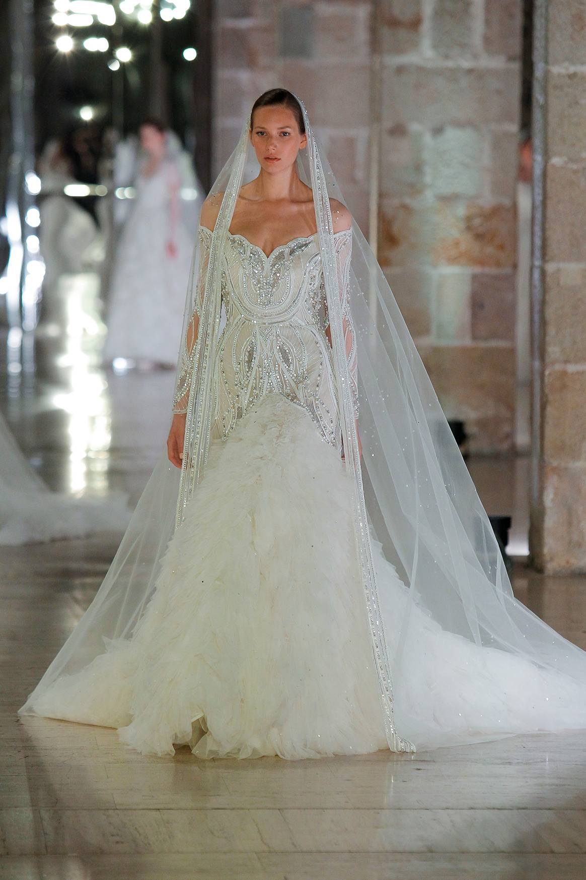 Photo Credits: Desfile de la colección de moda nupcial de Elie Saab “A Sense of Wonder” durante la “Bridal Night” de la Barcelona Bridal Fashion Week. Fotografía de cortesía.