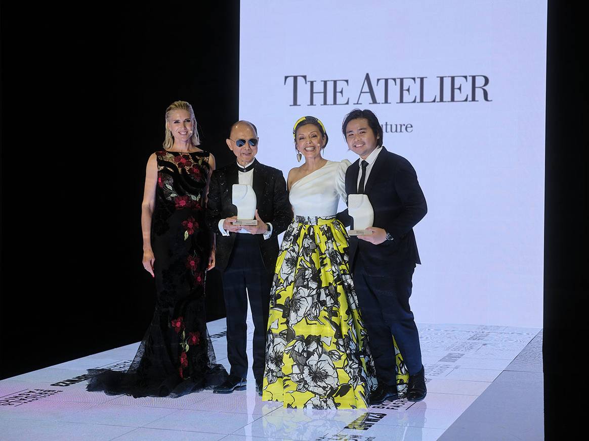 Photo Credits: Jimmy Choo y Yew Loh durante la ceremonia de entrega de la primera edición de los Barcelona Bridal & Fashion Awards. Fotografía de cortesía.