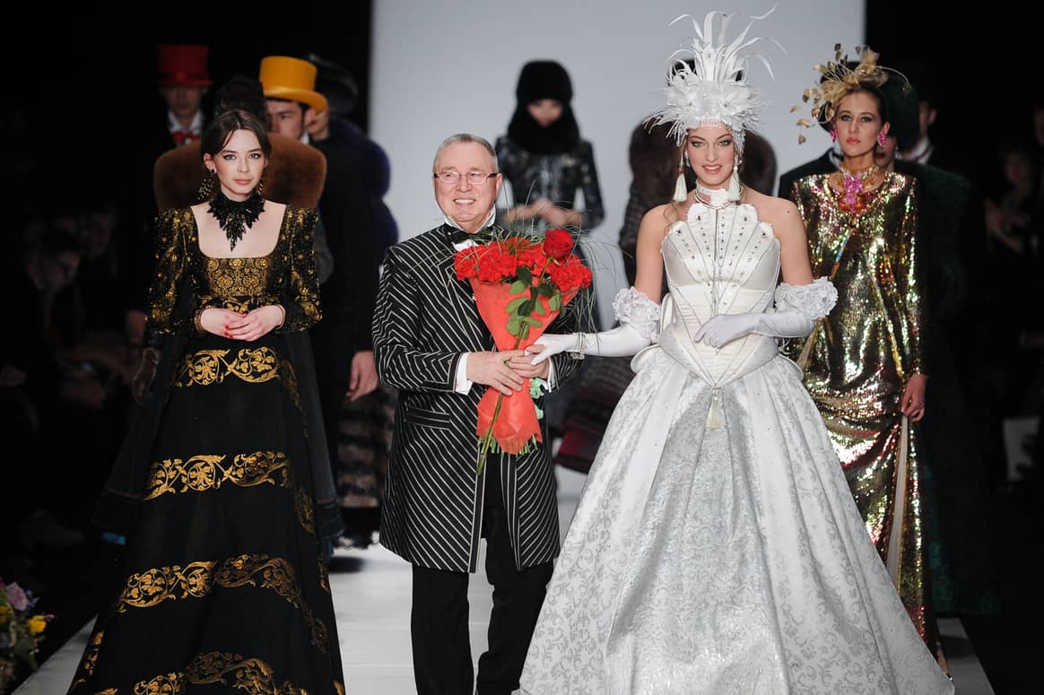 Modedesigner Slava Zaitsev bei der Fashion Week in Moskau 2013.