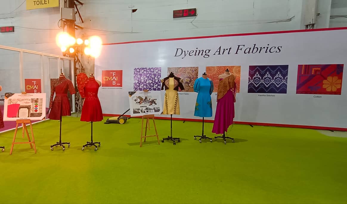 Dyeing art fabrics at CMAI Fab. Image: FashionUnited
