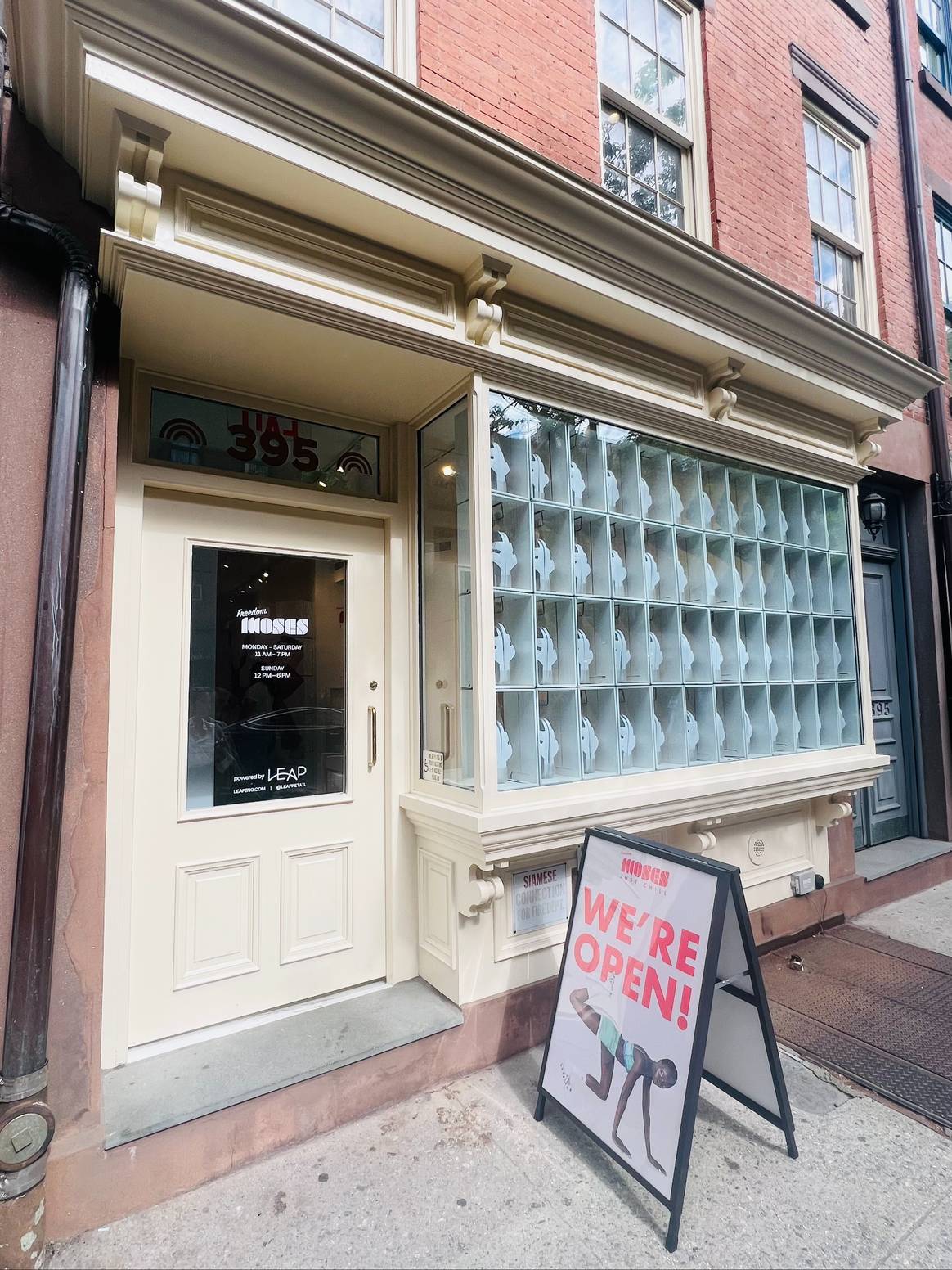 De allereerste pop-up store van slippermerk Freedom Moses in New York (mei 2023). Credits: De pop-up store in New York. Beeld: Freedom Moses