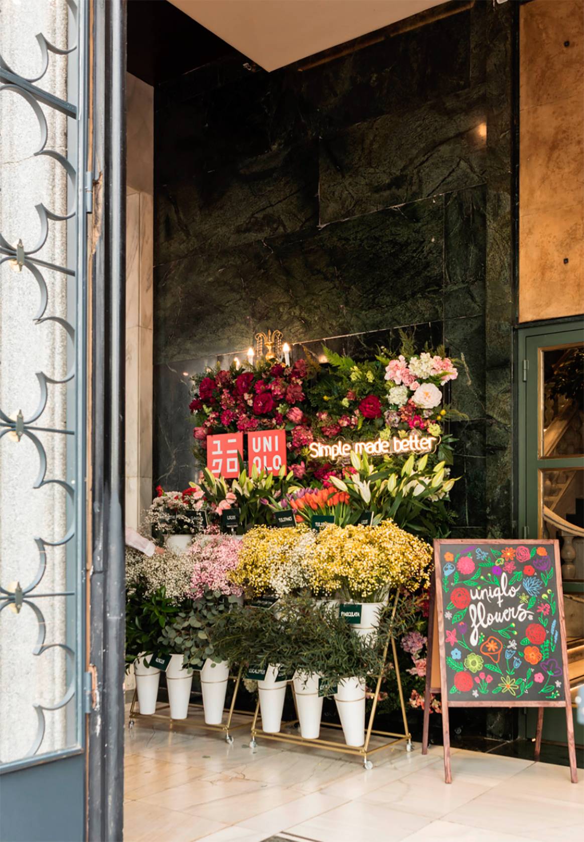 Photo Credits: Vista del espacio “Uniqlo Flower” de la tienda de Uniqlo en la Gran Vía de Madrid. Fotografía de cortesía.