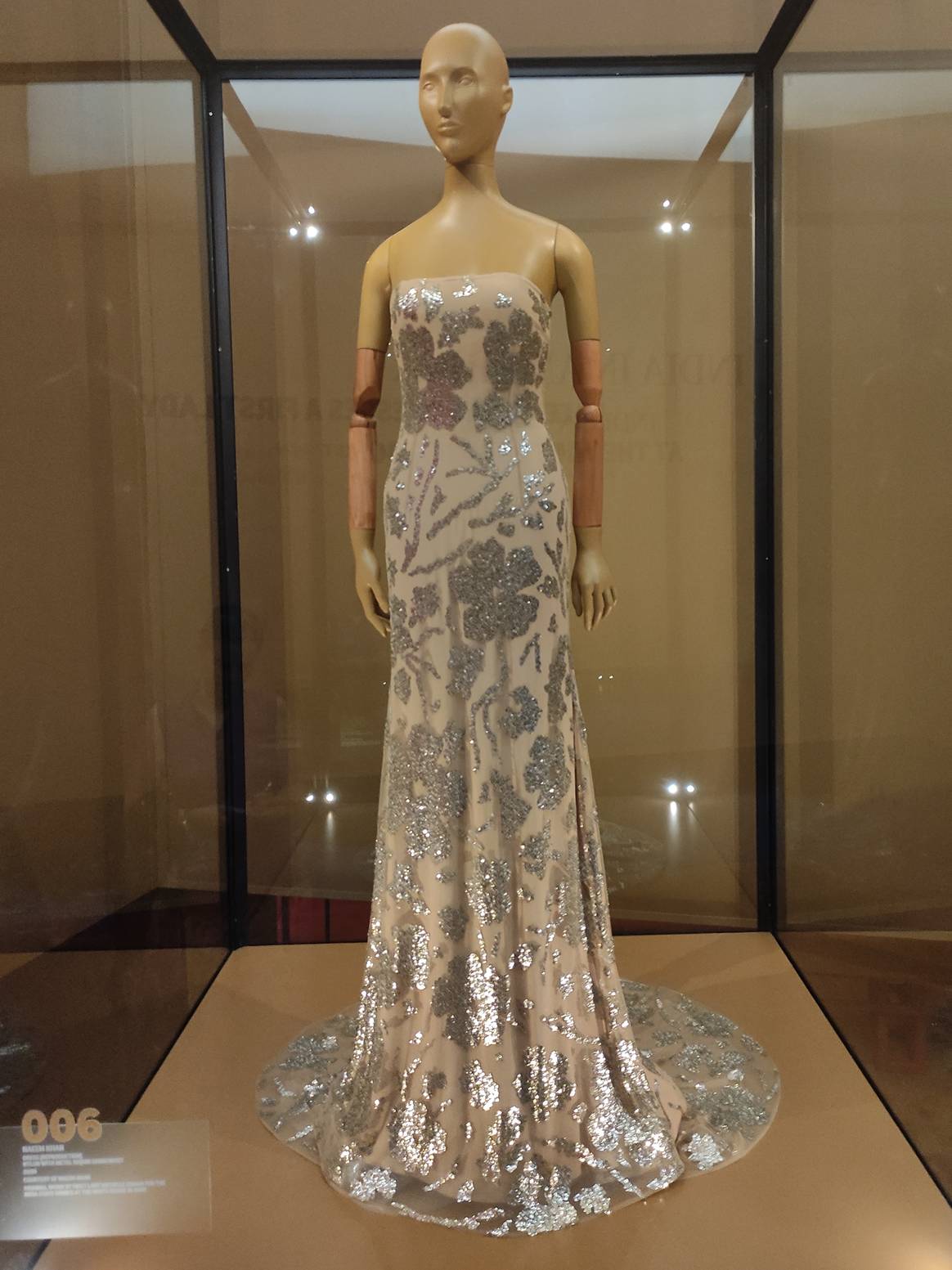 Das Taeem Khan-Kleid aus der Nähe. Bild: Sumit Suryawanshi für FashionUnited