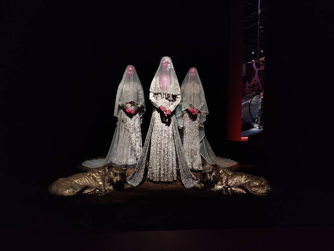 Sabyasachi asymmetrical Kedia, tulle lehenga and veil from the “Bater” collection, July 2015. Image: Sumit Suryawanshi for FashionUnited