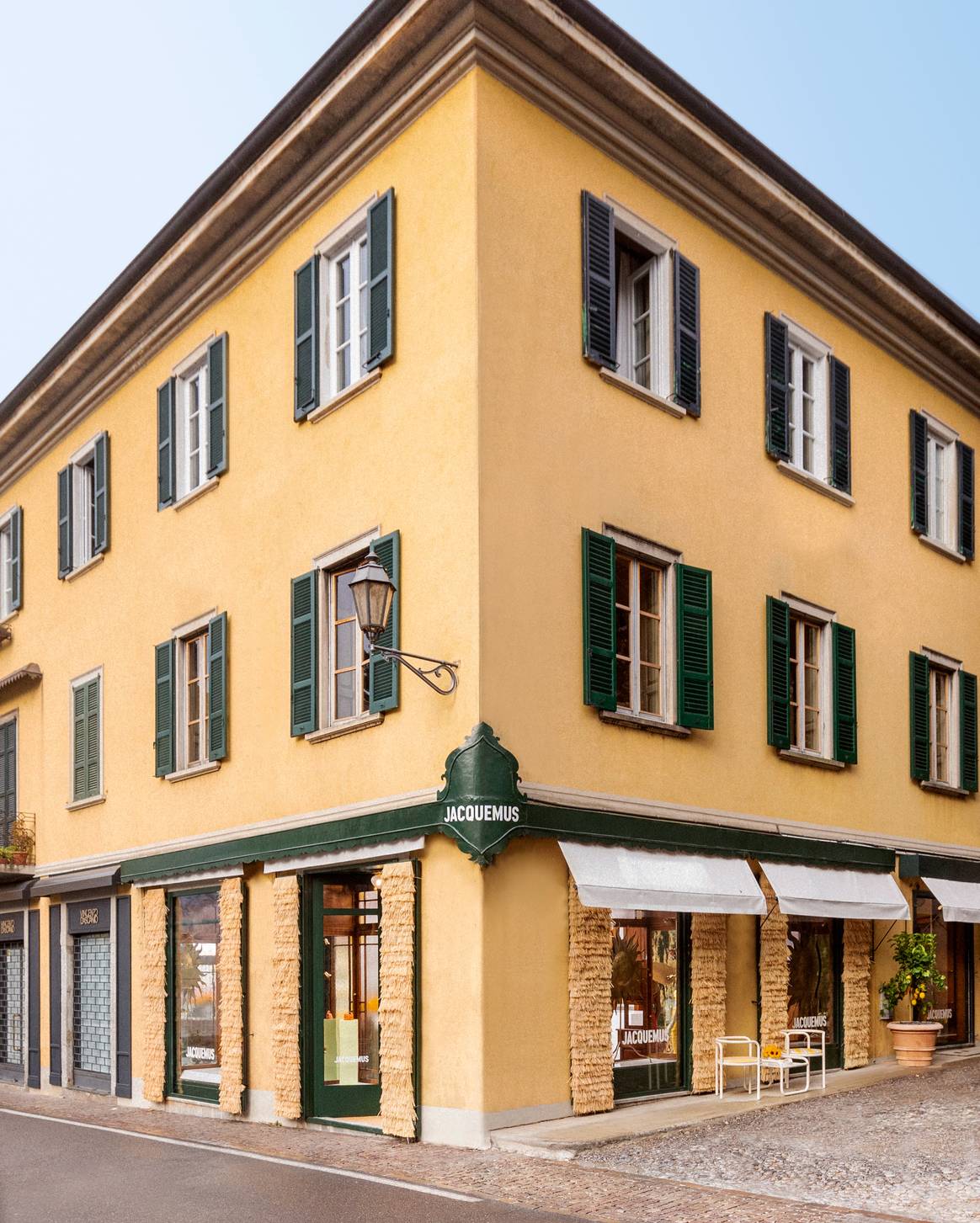 Pop-up store Jacquemus à Côme. Courtesy of Jacquemus