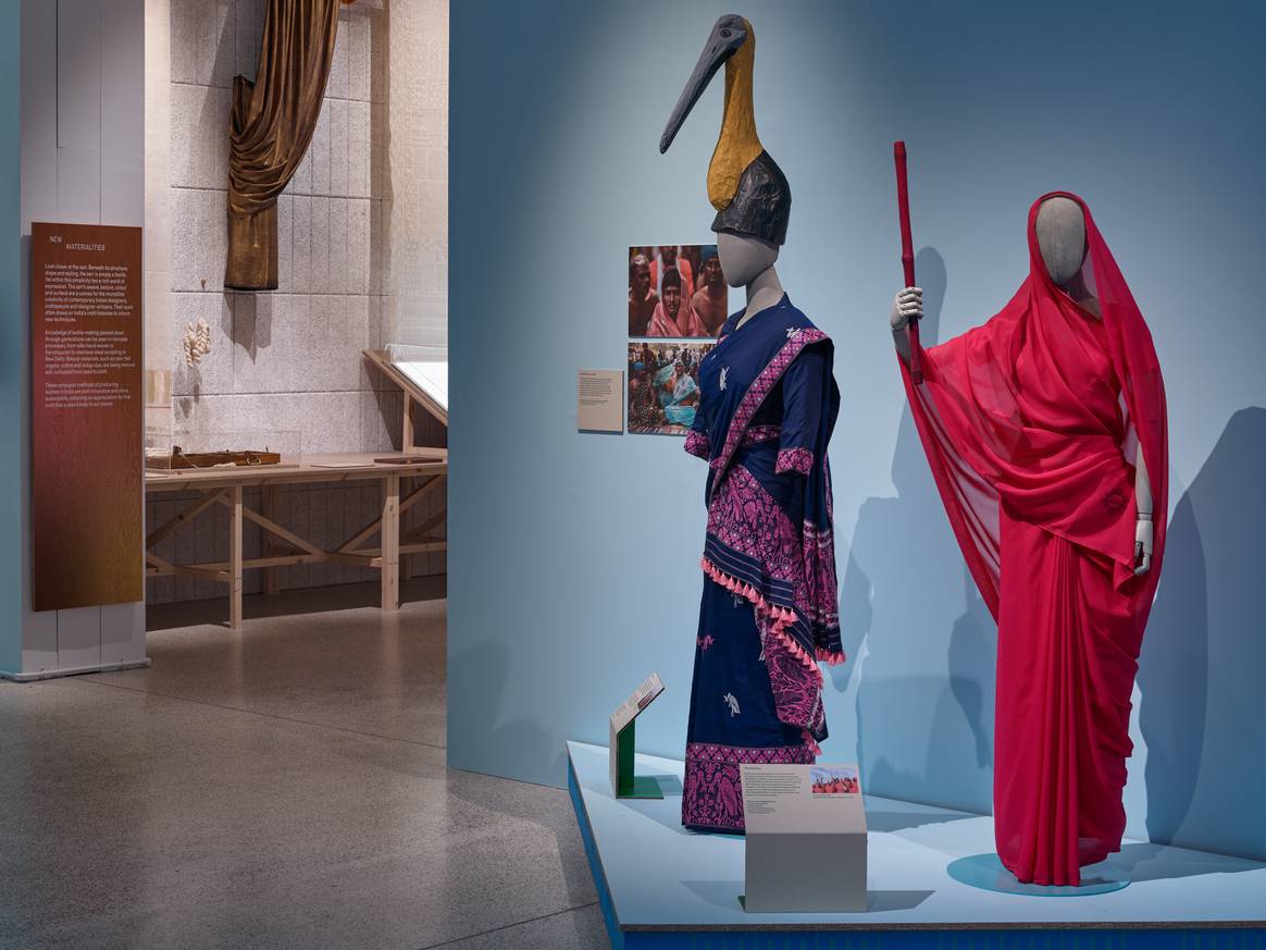 Die Ausstellung “The Offbeat Sari” im Londoner Design Museum. Bild: Andy Stagg / Design Museum