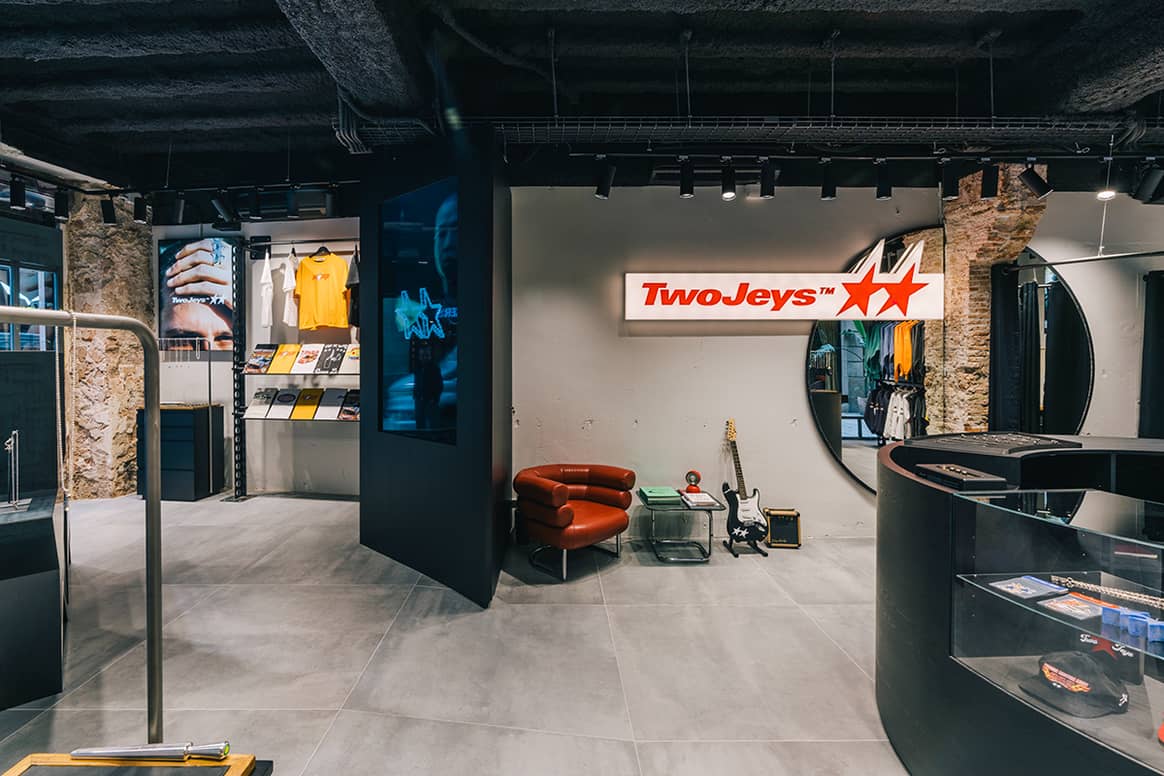 Photo Credits: Vista de la primera tienda permanente de TwoJeys, en el número 24 de la calle de la Canuda de Barcelona. Fotografía de cortesía.
