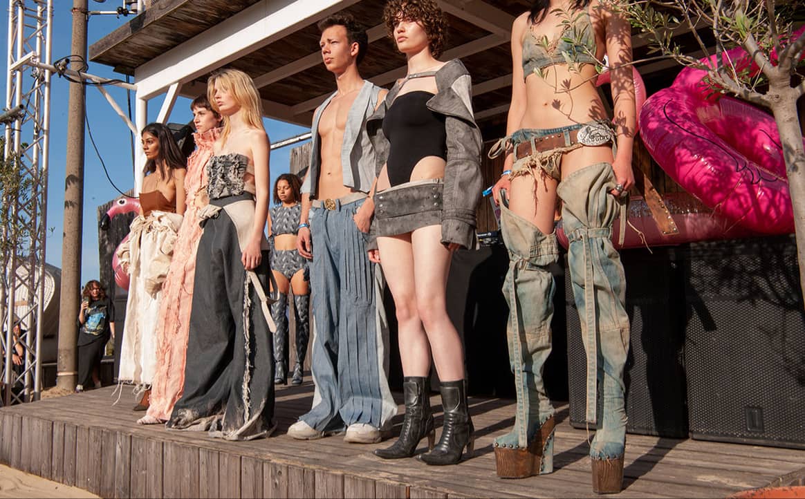 Beeld: Denim Première Vision. © Andy Rumball. Fashion Show Akademy Mode et