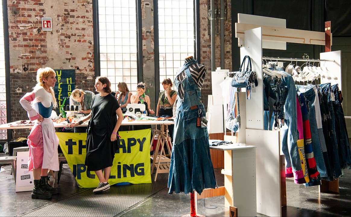 Beeld: Denim Première Vision. © Andy Rumball. Therapy Recycling