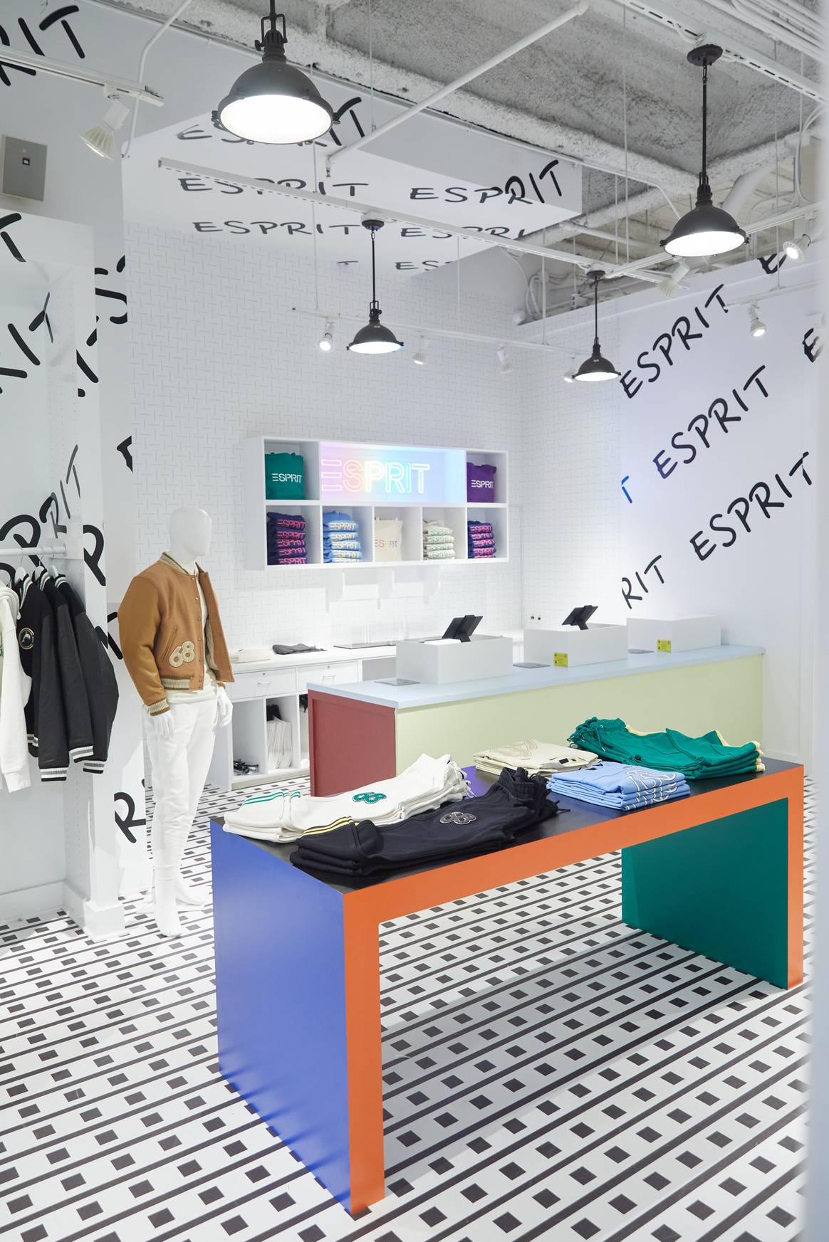 Image: Esprit; The Grove in Los Angeles pop-up