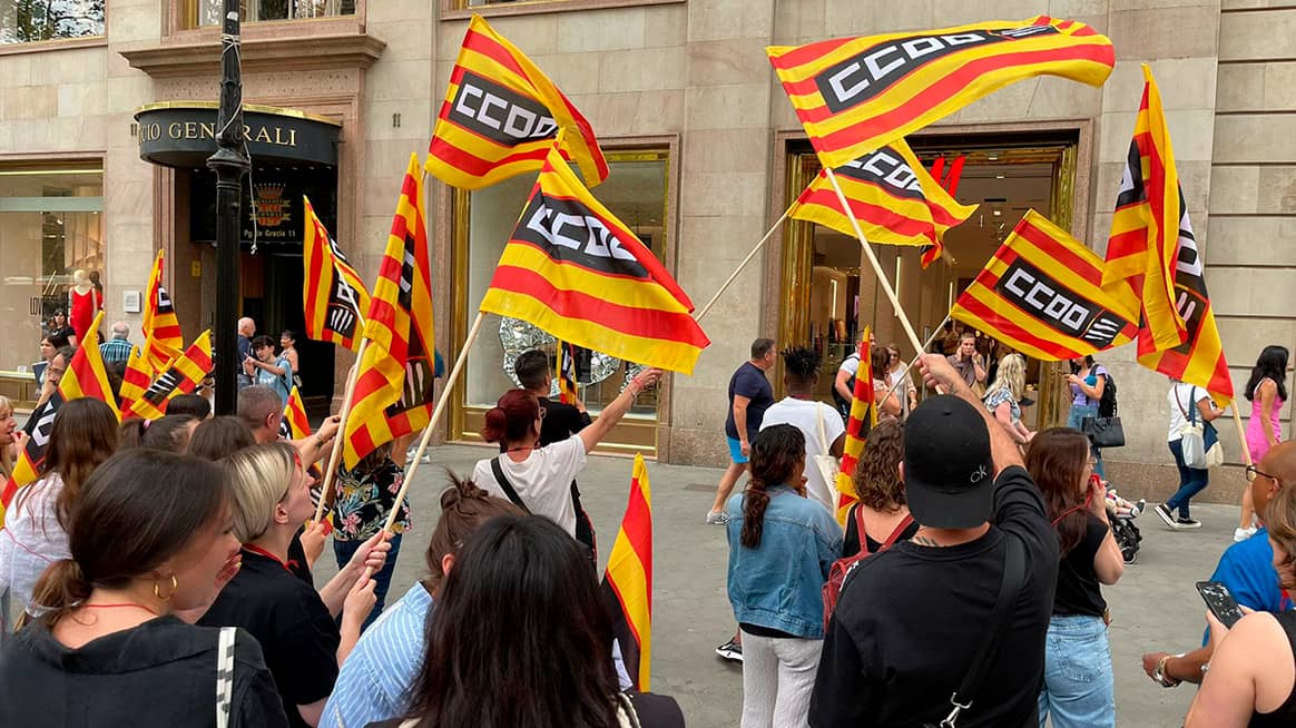 Créditos: Concentración de los trabajadores de H&M en Barcelona, durante la jornada de paros parciales convocada por los sindicatos de CCOO y de la UGT el martes 20 de junio de 2023. CCOO, página oficial.