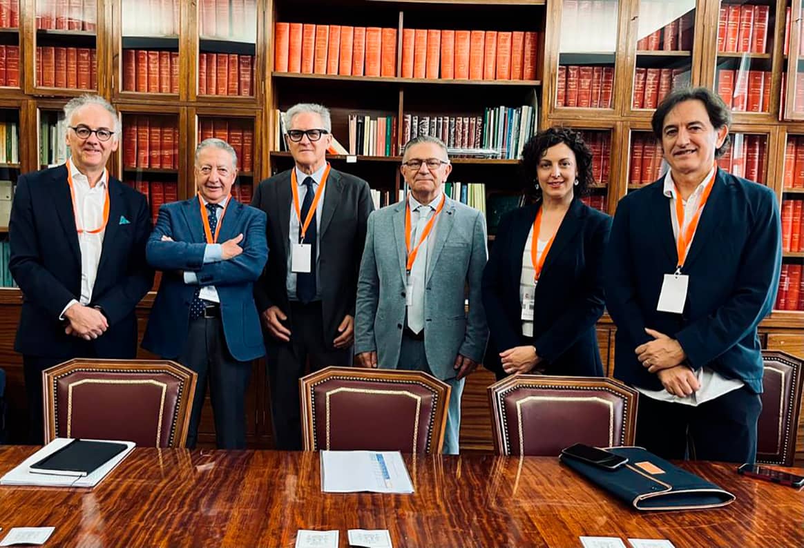 Créditos: Reunión de trabajo entre los representantes del Gobierno de España y los de las asociaciones empresariales del textil Euratex y CIE. Consejo Intertextil Español, fotografía de cortesía.