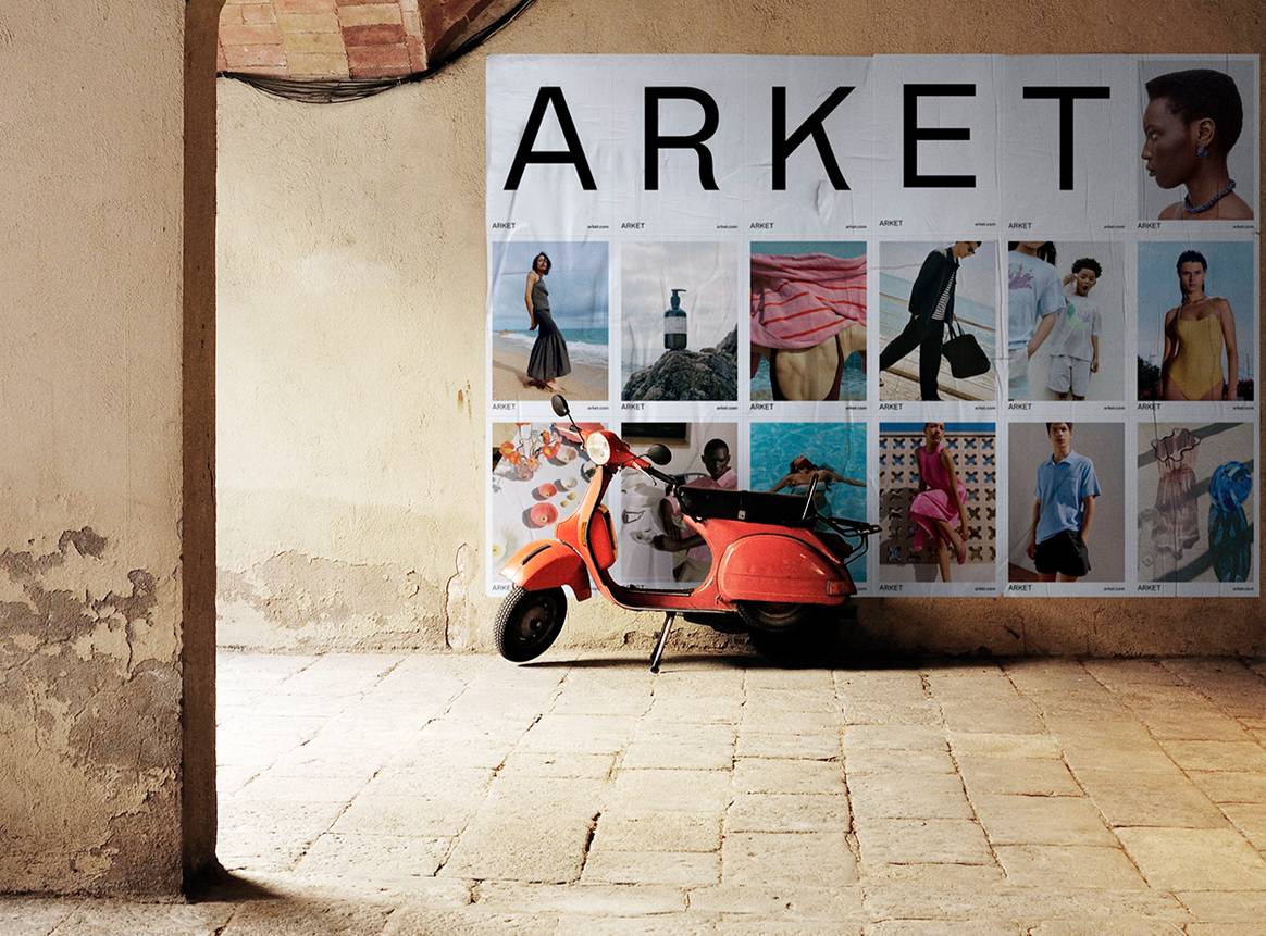 Créditos: Imagen promocional con cartelería de Arket. Arket, fotografía de cortesía.