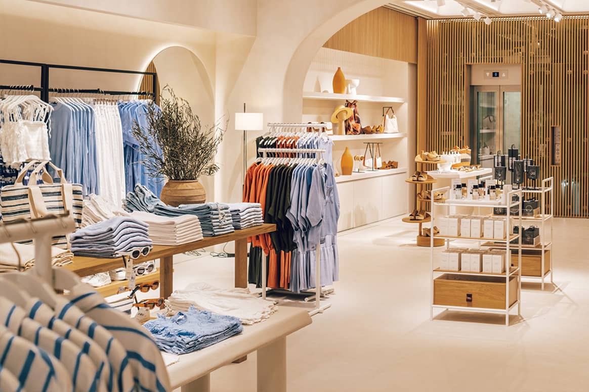 Créditos: Interior de una tienda de Mango dotada con el nuevo concepto de inspiración mediterránea “New Med” desarrollado por la multinacional española. Mango, fotografía de archivo.