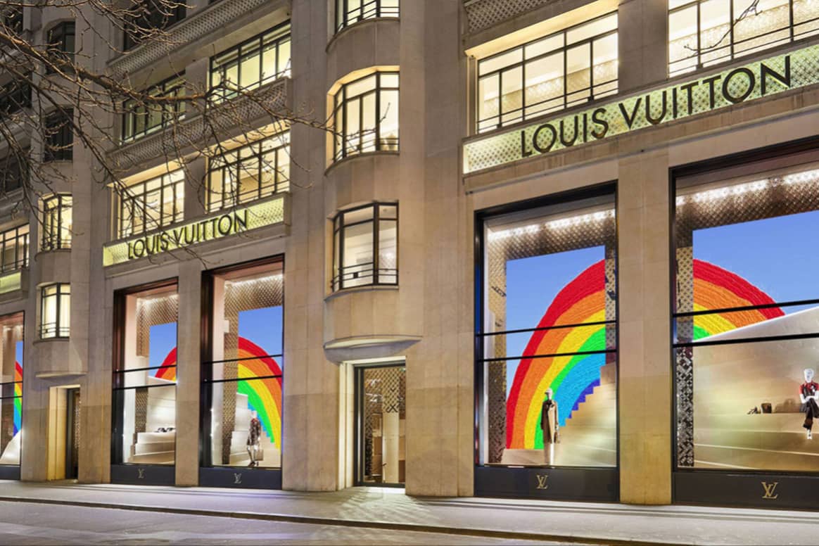 Façade de la boutique Louis Vuitton des Champs Élysées.