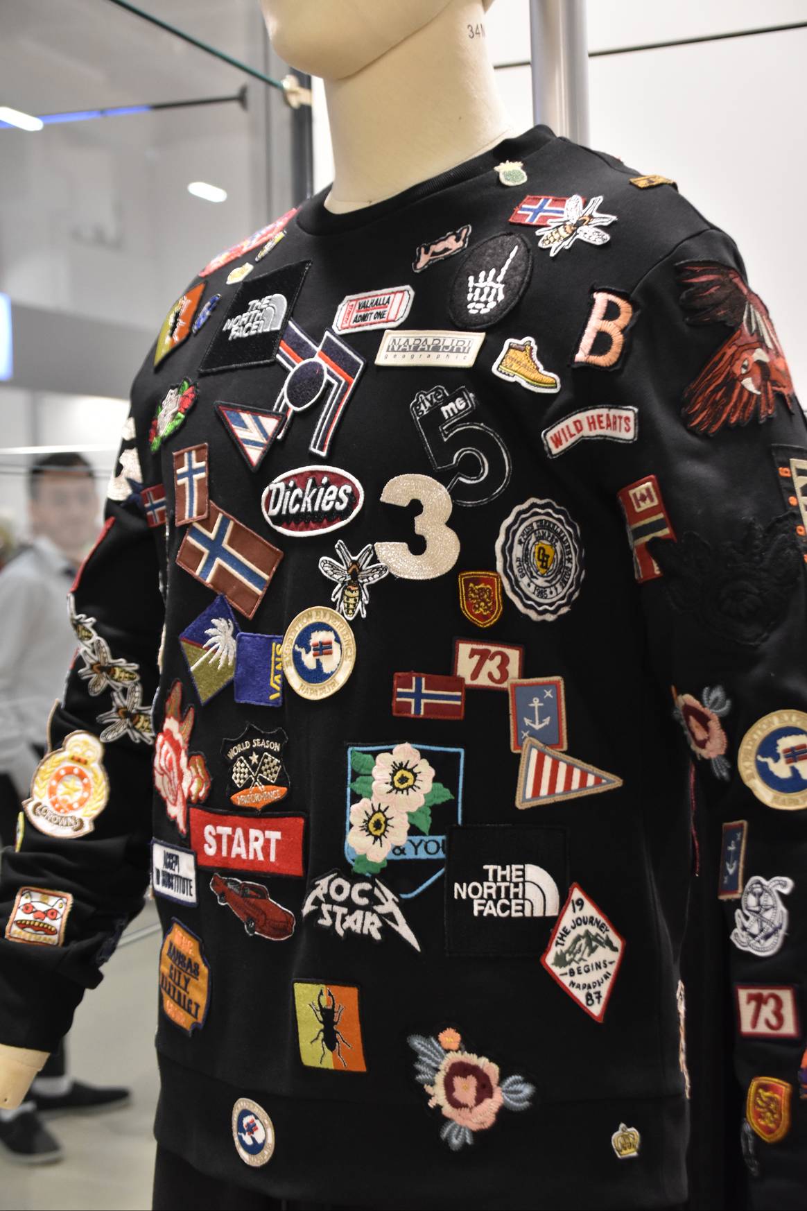 Sweatshirt with patches from international brands produced by Gelisim