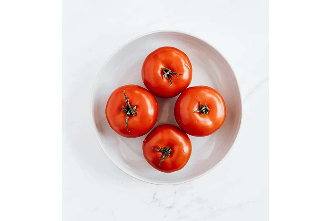 Schotel met tomaten, een van de belangrijkste grondstoffen voor het
veganistische leer van Bioleather.