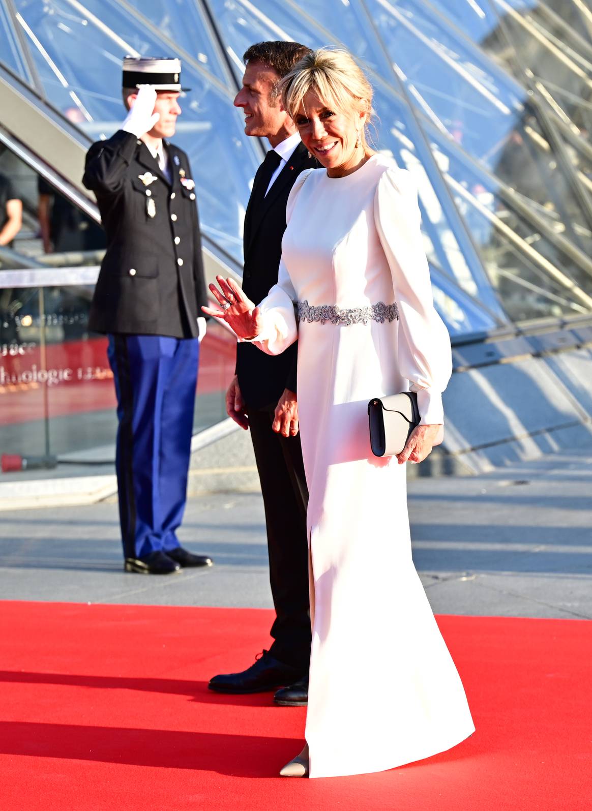 Brigitte Macron avec un sac Diane signé Joseph Duclos