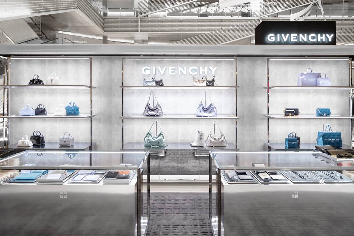 Givenchy inaugure sa nouvelle boutique dans le quartier de Ginza, à Tokyo.
