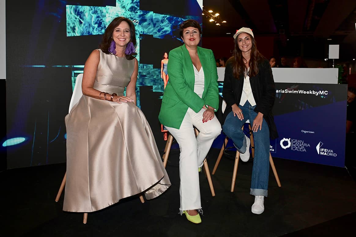 Arancha Priede, Minerva Alonso Santana y la diseñadora canaria Elena Morales, durante el acto de presentación de la nueva edición de la pasarela el 15 de septiembre de 2023 en Madrid.