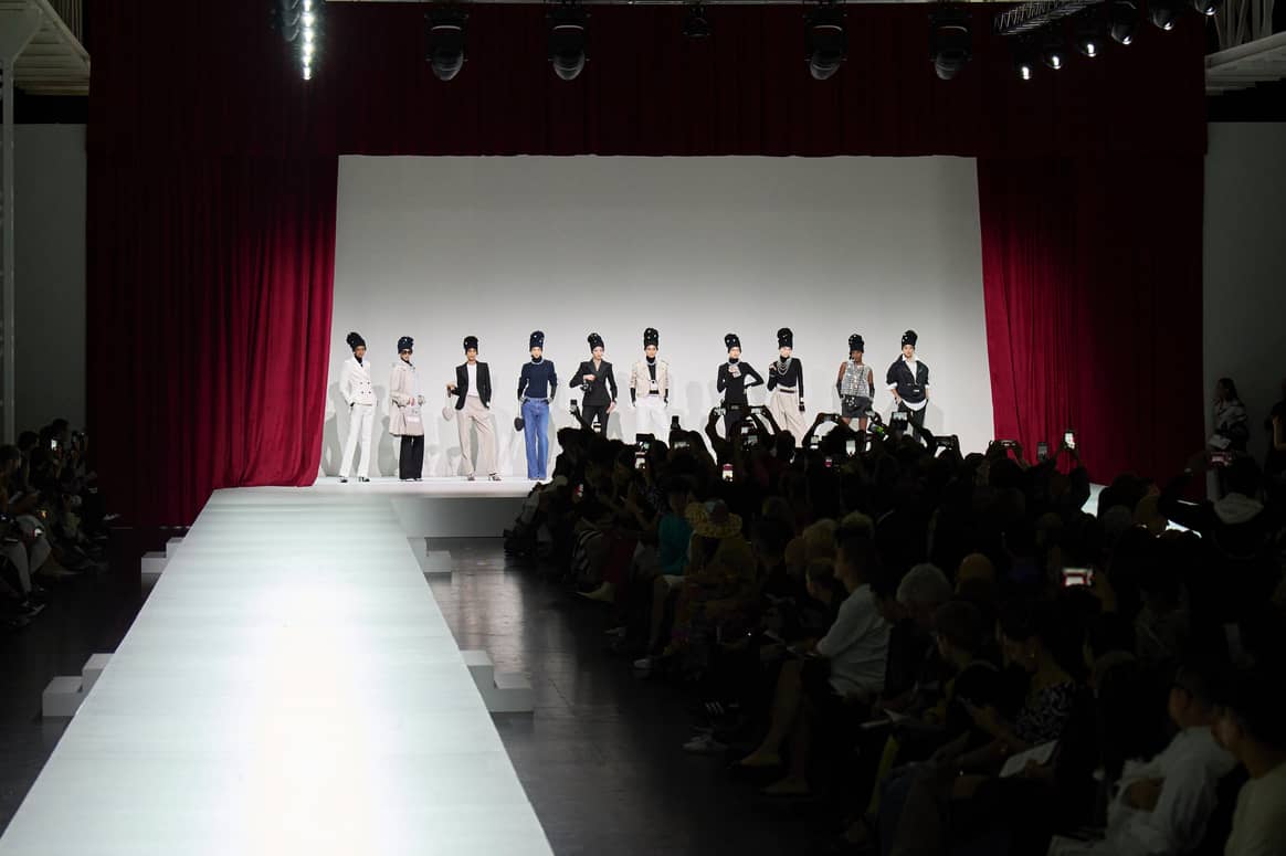 Créditos: Moschino, colección Primavera/Verano 2024 (primer acto por Carlyne Cerf de Dudzeele) presentada en Milan Fashion Week. Spotlight Launchmetrics.