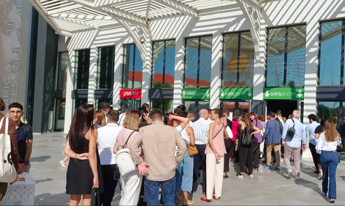 Long queues at the Texhibition entrance on the first day. Credits: FashionUnited
