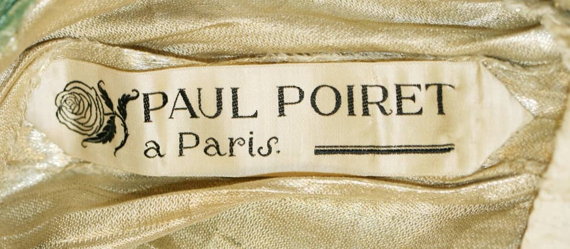 Label in einem Paul Poiret Kleid, mit der von Paul Iribe for Poiret entworfenen Rose, The Metropolitan Museum of Art, New York