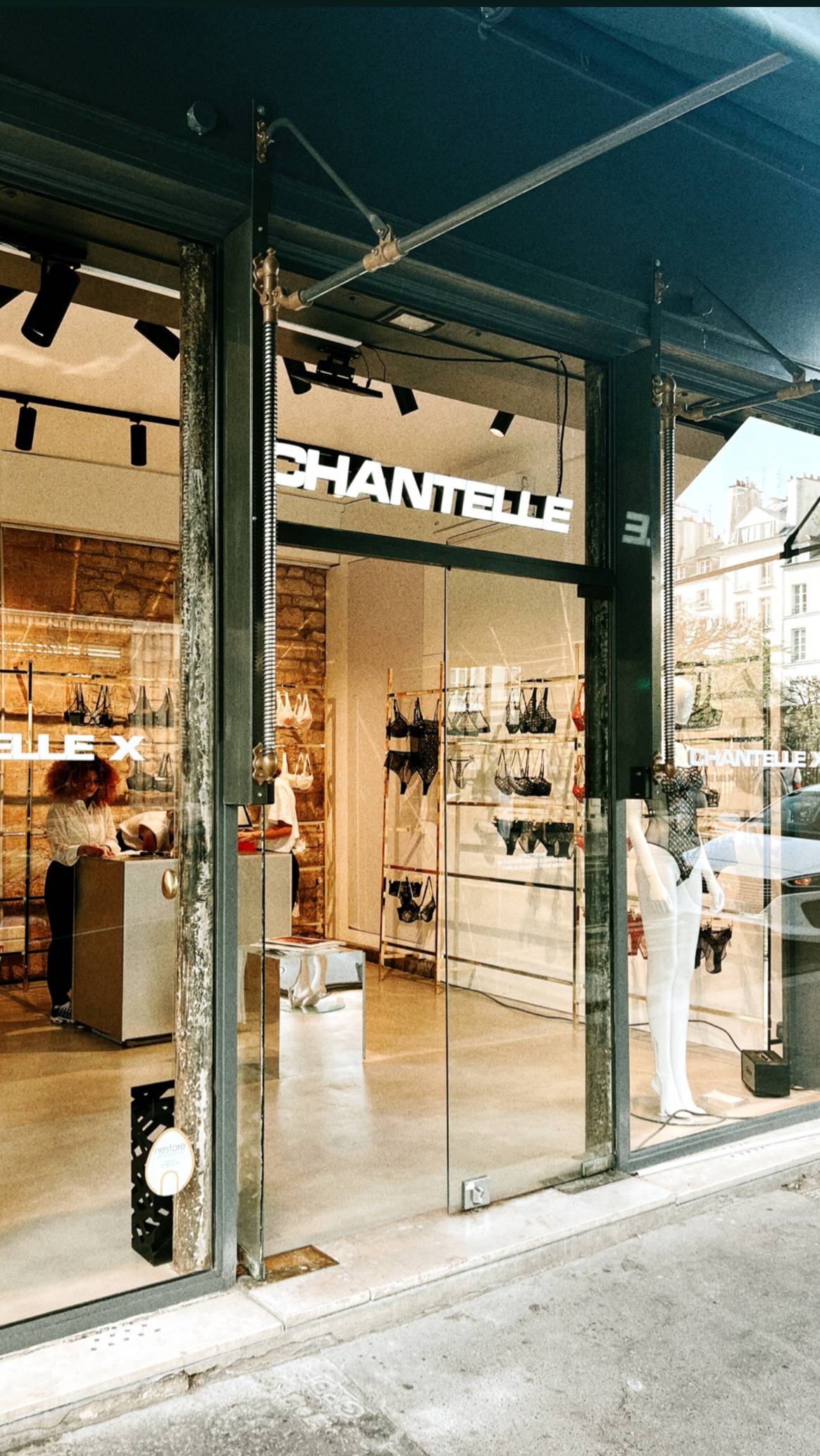 Chantelle inaugure un pop-up store dans le Marais