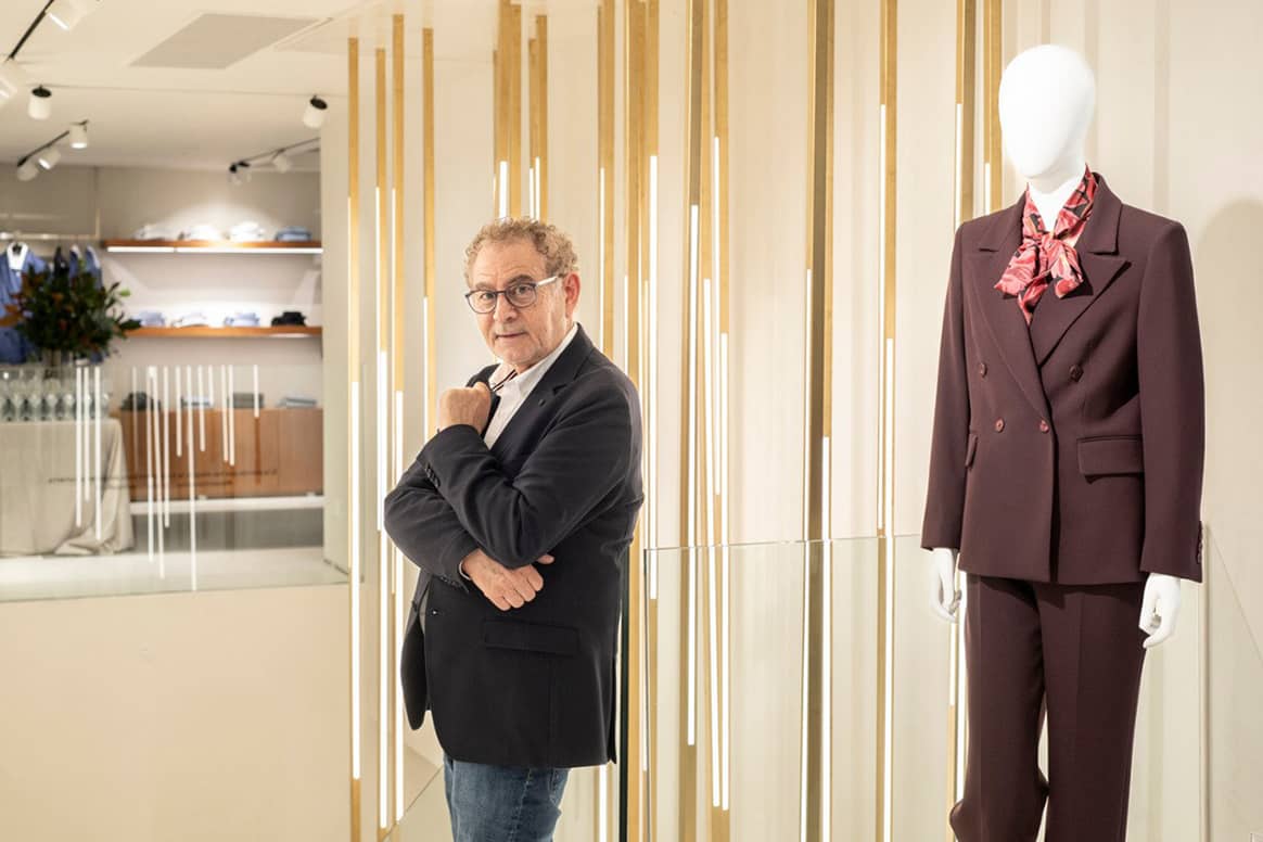 El diseñador Roberto Verino en el interior de la nueva tienda de la marca, en el número 33 de la calle de Serrano de Madrid, España.