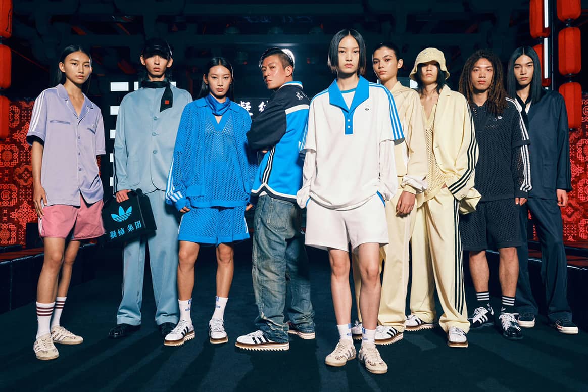 Primeros diseños de la nueva línea de colecciones colaborativas “Adidas Originals by Edison Chen”, durante el desfile de la firma Clot en Shanghai Fashion Week.