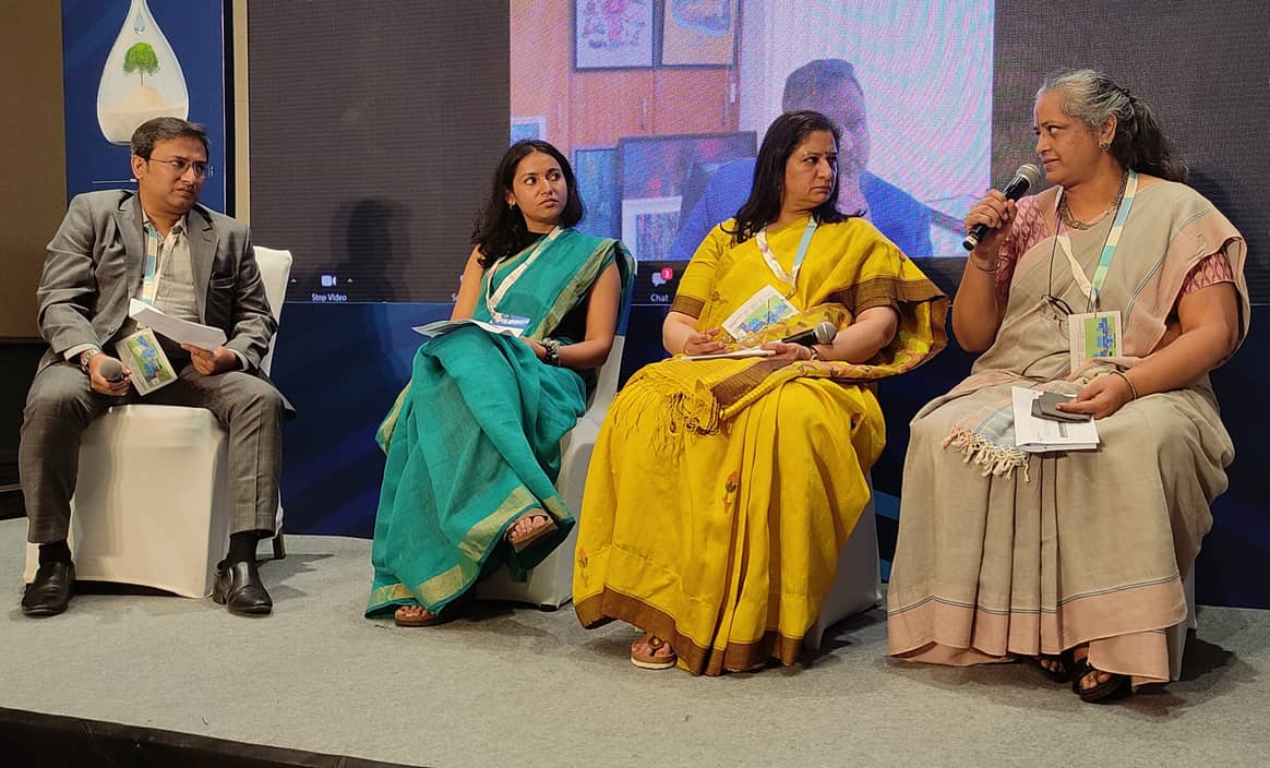 Moderator Somatish Banerjee (left) with Mansi Kabra, Leena Dandekar, Nalini Shekar (from left to right). The speakers consciously decided on wearing handloom saris because they are sustainable. Credits: Sumit Suryawanshi for FashionUnited