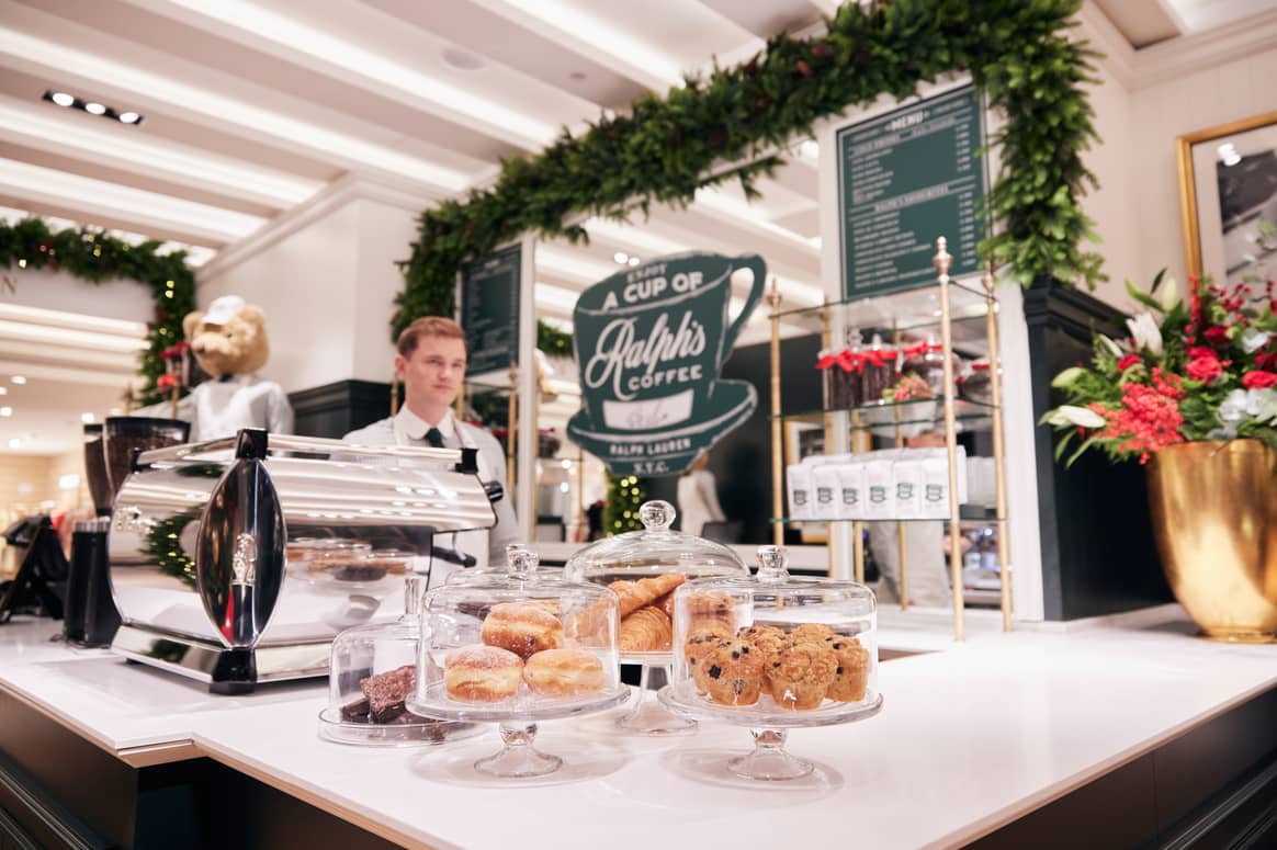 Ralph’s Coffee versorgt mit Heißgetränken und Süßspeisen.