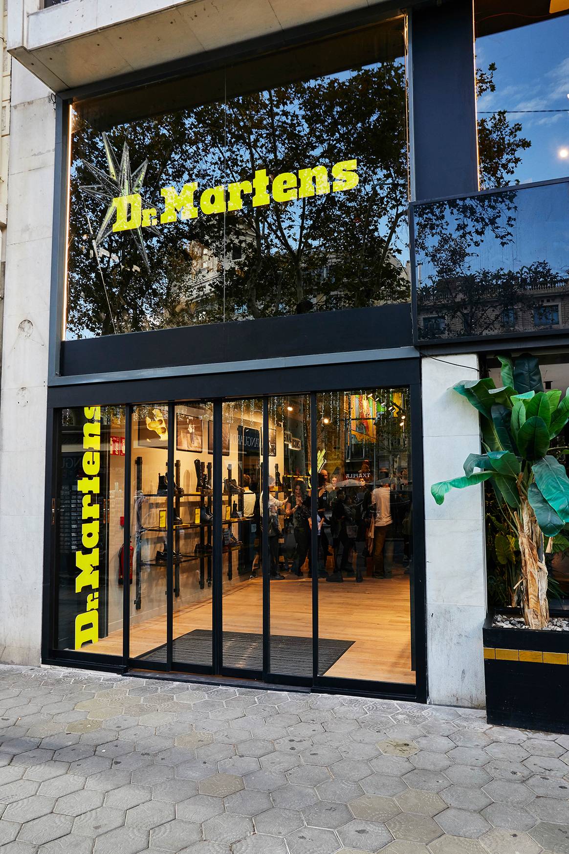Nueva tienda de Dr. Martens en el número 53 del Paseo de Gracia de Barcelona.