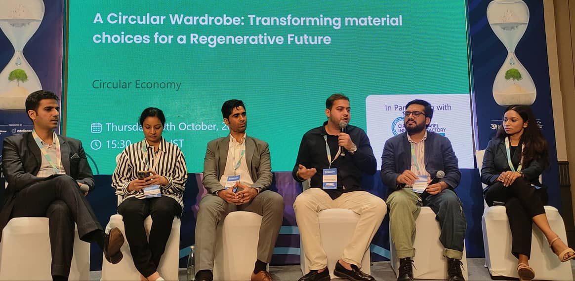 Moderator Siddharth Lulla (links) mit Priya Shah, Rohan Batra, Harshit Kakkar, Bheem Kumar und Shikha Shah (von links nach rechts). Bild: Sumit Suryawanshi für FashionUnited