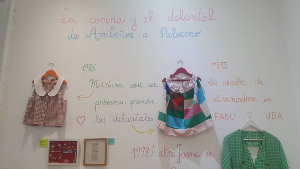 Algo de la historia de la creadora de la marca, la diseñadora, Mariana Cortés que cuenta que aprendió a tejer y coser gracias a su abuela.