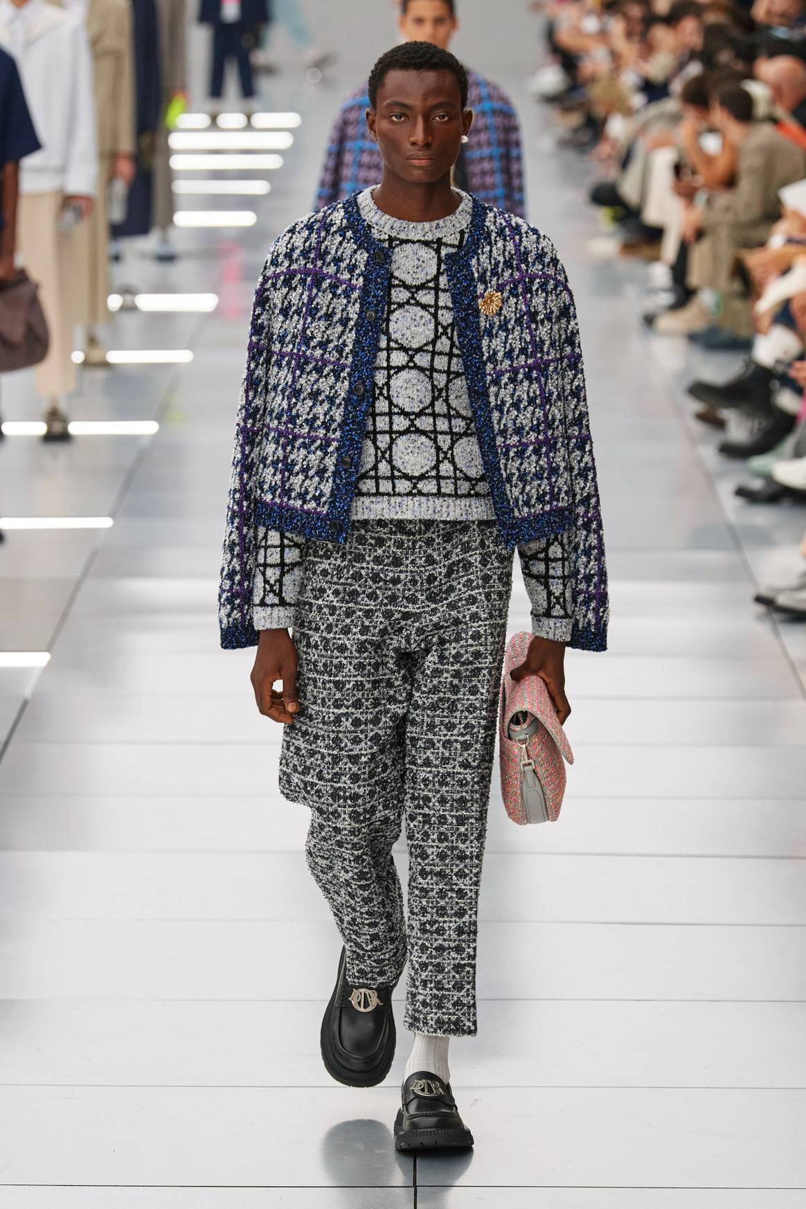 Ergonomics, feminine tones and over-the-top outfits: Menswear SS25 ...