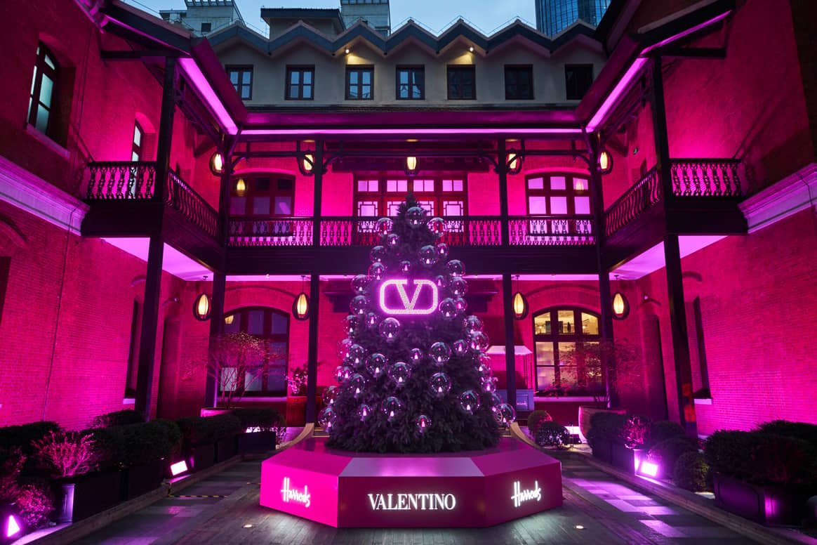 Valentino Pink PP Christmas Afternoon Tea at Harrods Tea Rooms,
Shanghai China.