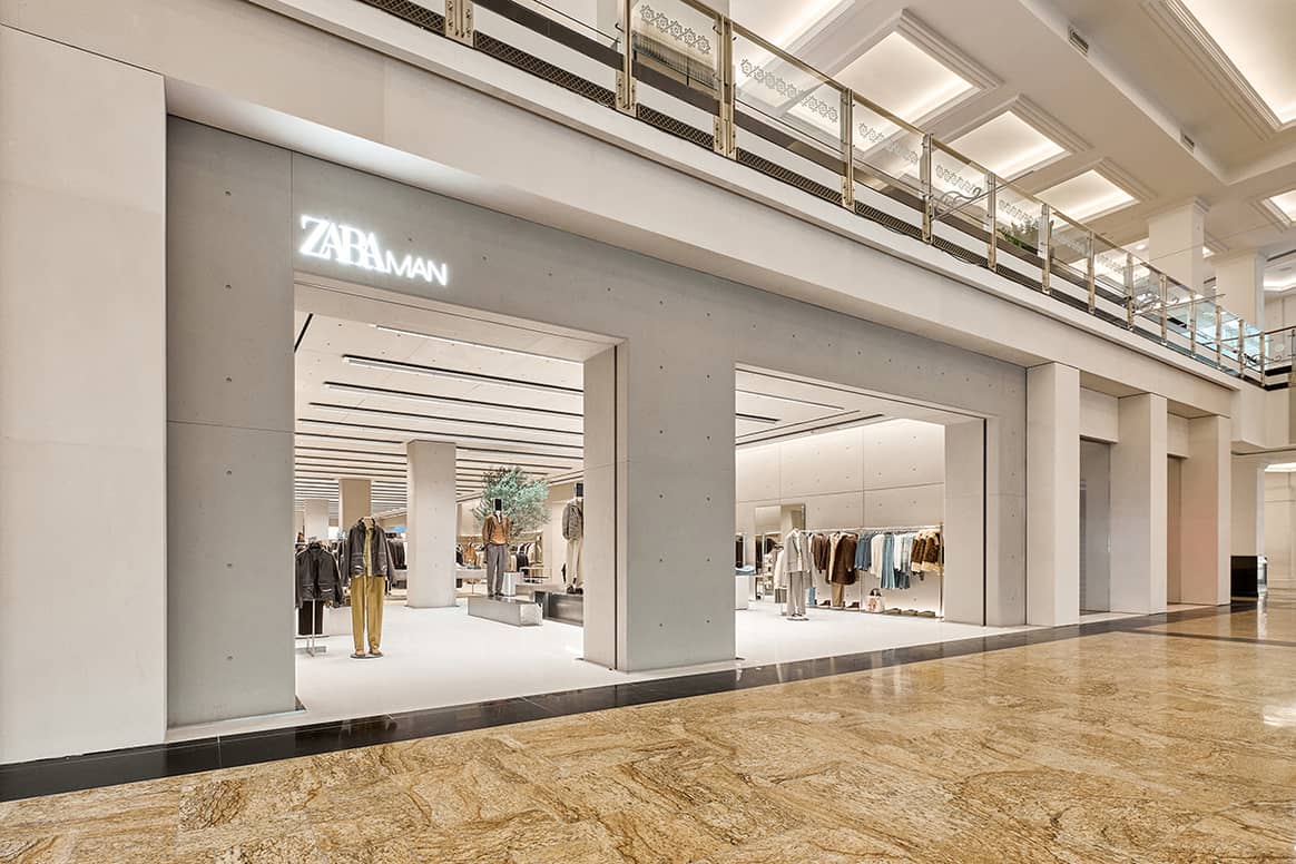 Exterior de la nueva tienda de Zara en el centro comercial Mall of the Emirates de Dubái.