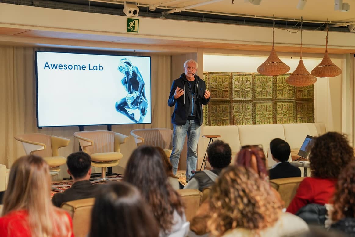 Thomas Meyer, fundador y presidente de Desigual, durante la apertura de la tercera edición del programa “Awesome Lab”.