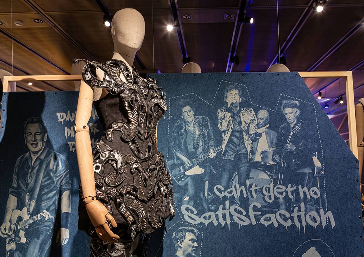 Vista de la exposición temporal “Jeans, de la calle al Ritz”, en el Museo del Traje de Madrid hasta el 17 de marzo de 2023.
