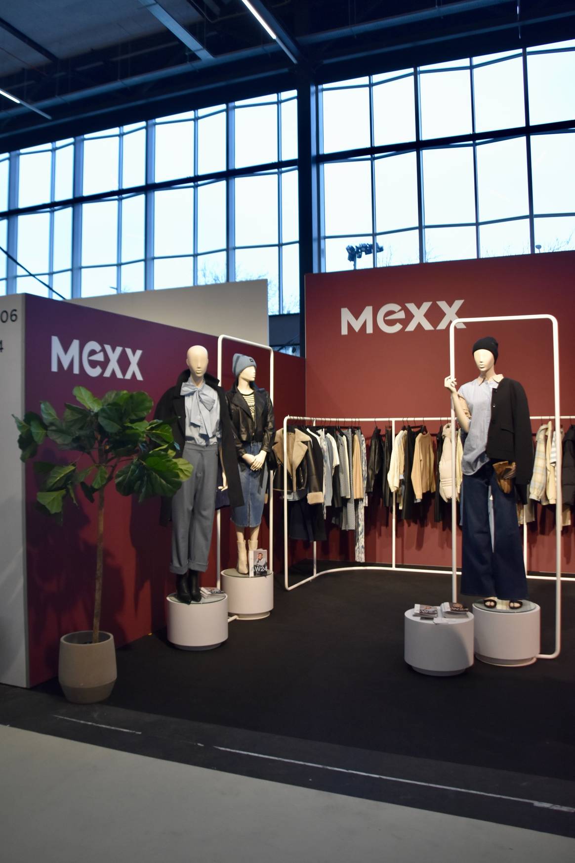 Mexx gaat voor meer ingetogen, maar toch met trendkleur bordeaux.