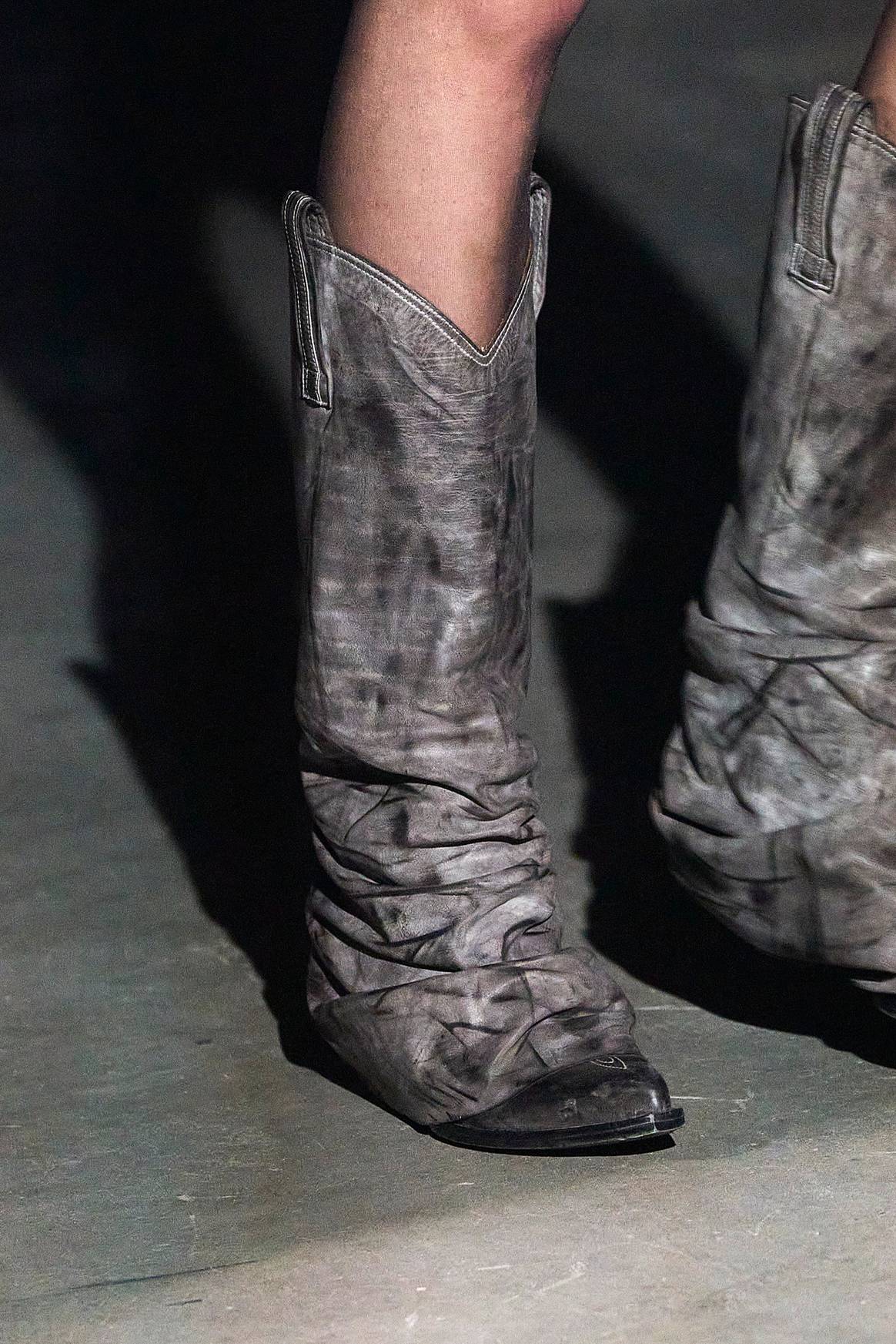 Velez FW23/distressed grey layered boot