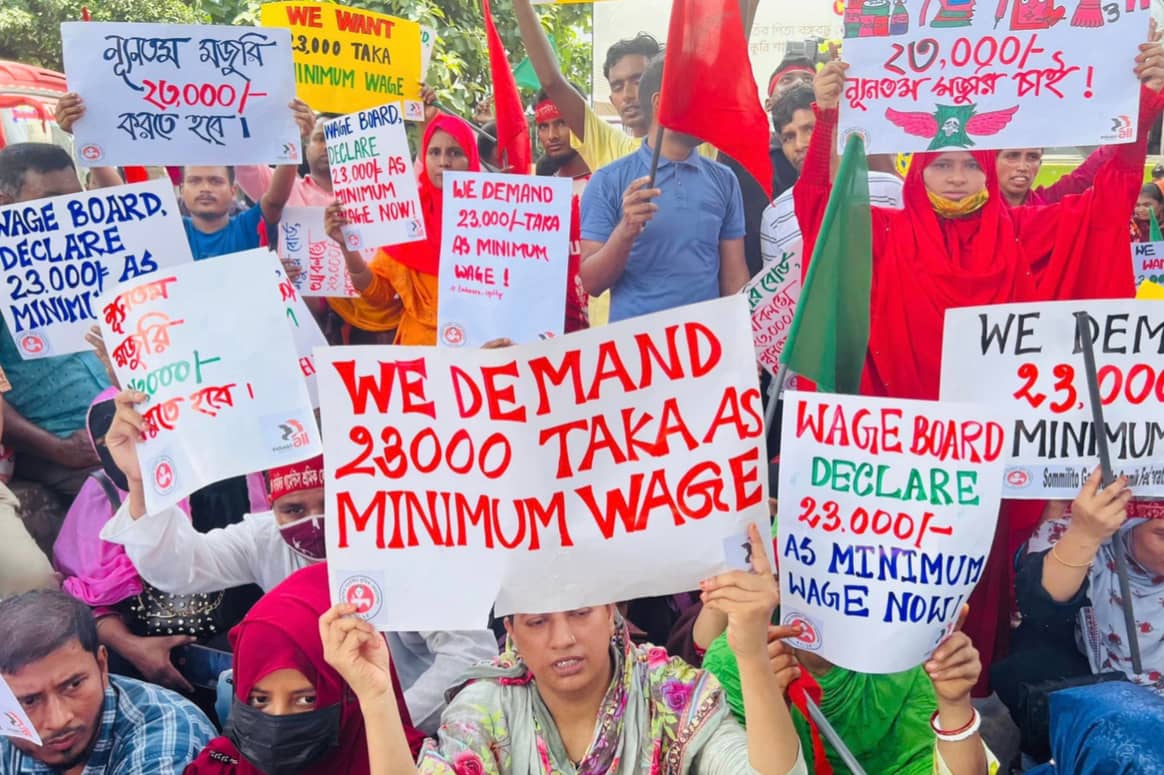 Bekleidungsarbeiter:innen in Bangladesch protestieren für Mindestlohn