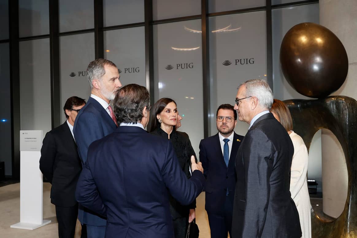 Los Reyes de España durante la inauguración de las nuevas oficinas del Grupo Puig.