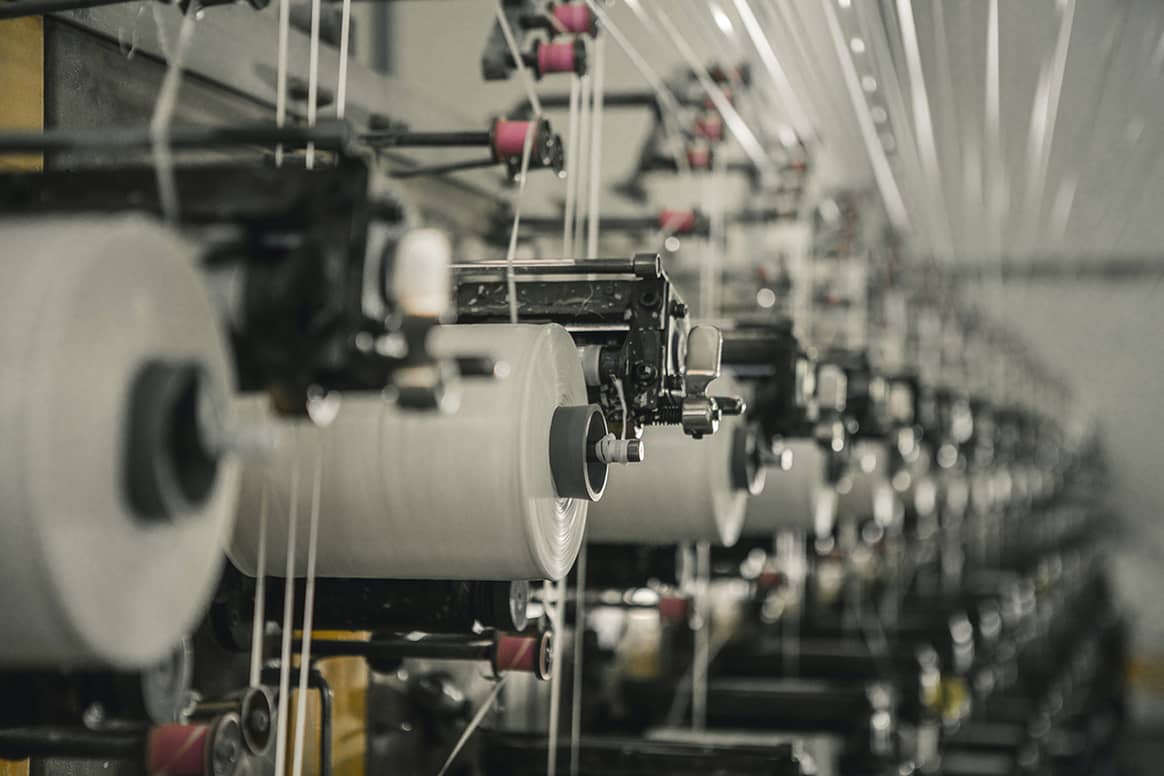 Interior de una fábrica textil.