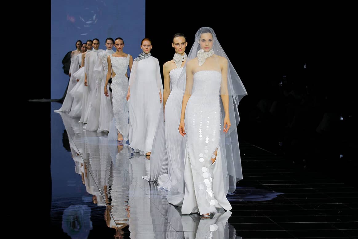 Desfile de Isabel Sanchis durante la edición de abril de 2023 de Barcelona Bridal Fashion Week.
