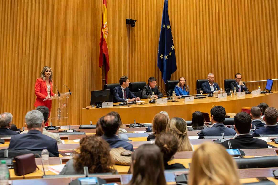 Presentación celebrada por Arte del informe “La aportación del retail textil a la economía española” en el Congreso de los Diputados el 20 de mayo de 2024.